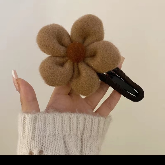 New Women’s plush Flower Hair Claw Clip Pin Floral Hair Accessories in 6 Color - Picture 13 of 16
